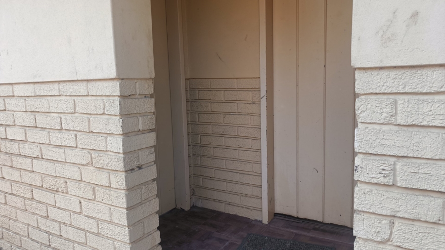 5 Bedroom Property for Sale in Wilkoppies North West